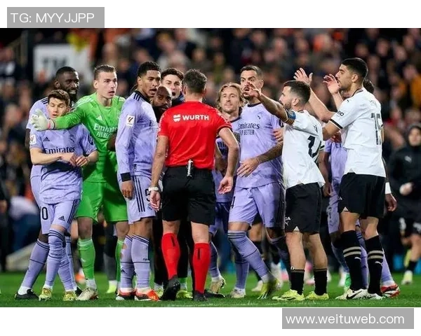 皇马主场空场迎战华沙军团球迷缺席的焦灼对决 皇马主场空场迎战华沙军团球迷缺席的焦灼对决